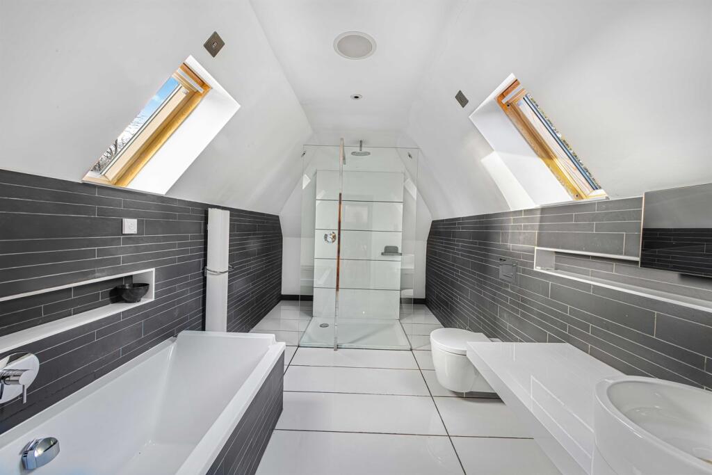 6 bedroom detached house for sale in Bowdon, Altrincham, WA14